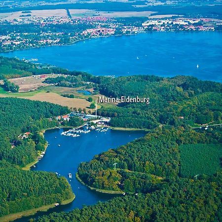 Marina Eldenburg - Ferienhauser Und Bootsverleih Am Tor Zur Muritz Варен Экстерьер фото