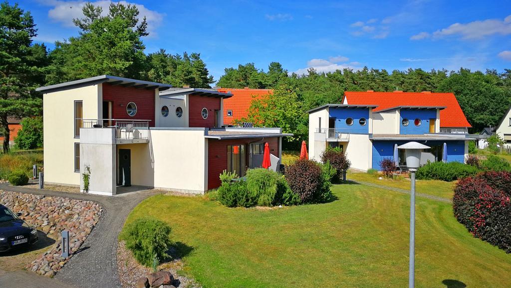 Marina Eldenburg - Ferienhauser Und Bootsverleih Am Tor Zur Muritz Варен Экстерьер фото